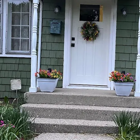 Cozy Cape Cod Villa Grand Rapids Exterior photo
