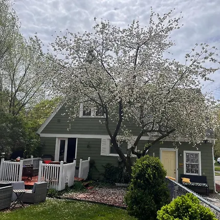 Cozy Cape Cod Villa Grand Rapids Exterior photo